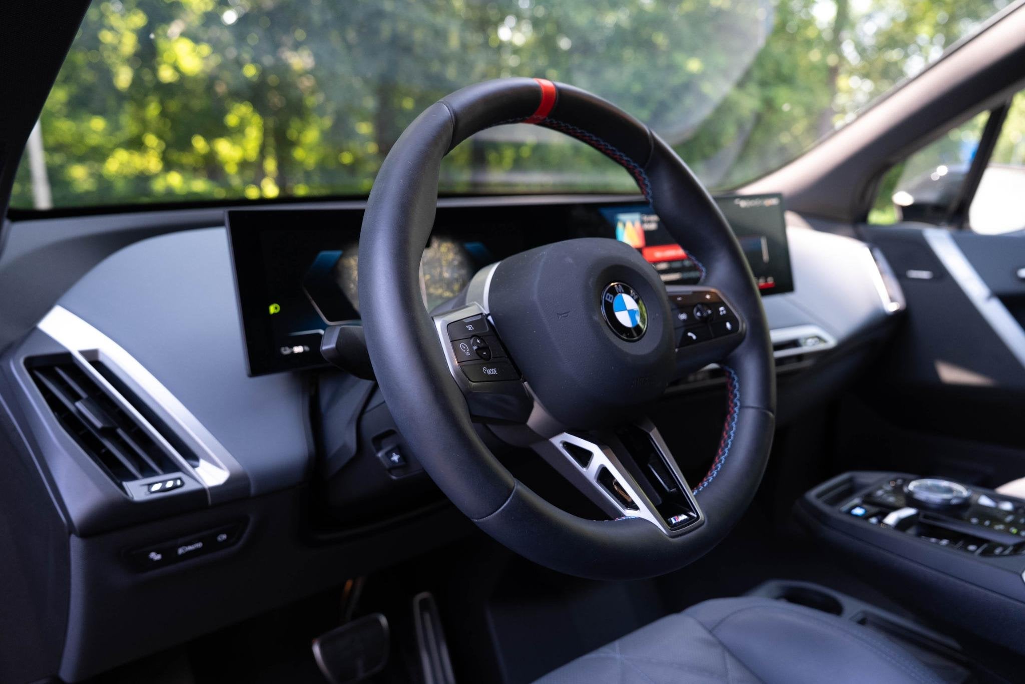Foto 7 van BMW iX xDrive M70 112 kWh | Suite Amido | Snelwegassistent*