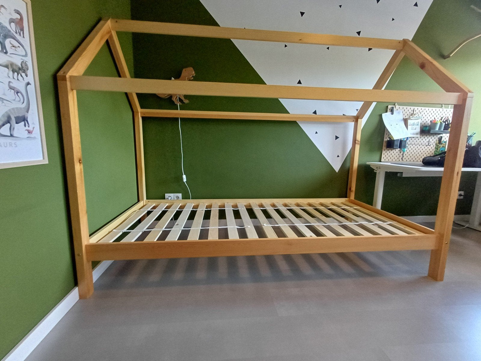 Houten kinderbed huisje 90x200, 85 tot 100 cm, Ophalen of Verzenden, Zo goed als nieuw, Lattenbodem