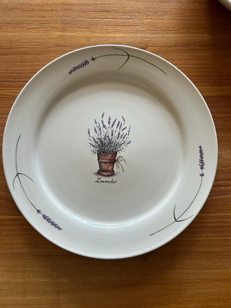 Jet Serveerschaal Lavendel - 32 cm - Zo goed als nieuw, Ophalen, Keramiek, Overige stijlen, Schaal of Schalen