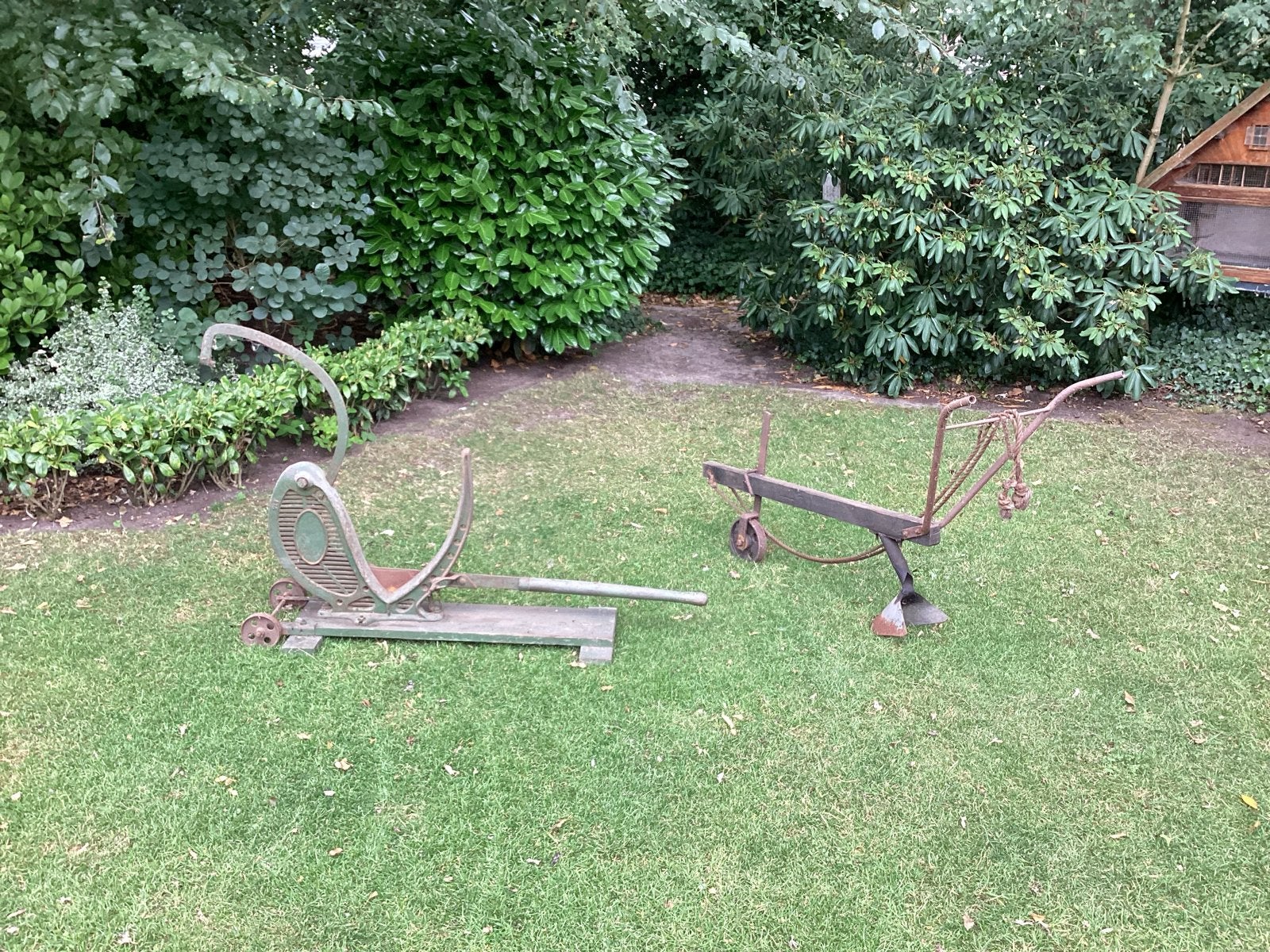 Antieke gewassensnijder en ploeg - decoratief tuinstuk, Ophalen