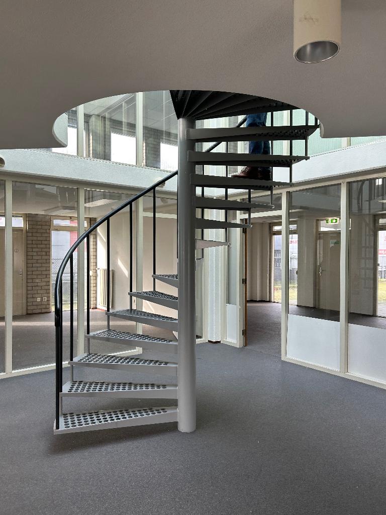 Metalen wenteltrap, Doe-het-zelf en Verbouw, Ladders en Trappen, Ophalen, Gebruikt, Trap, 2 tot 4 meter