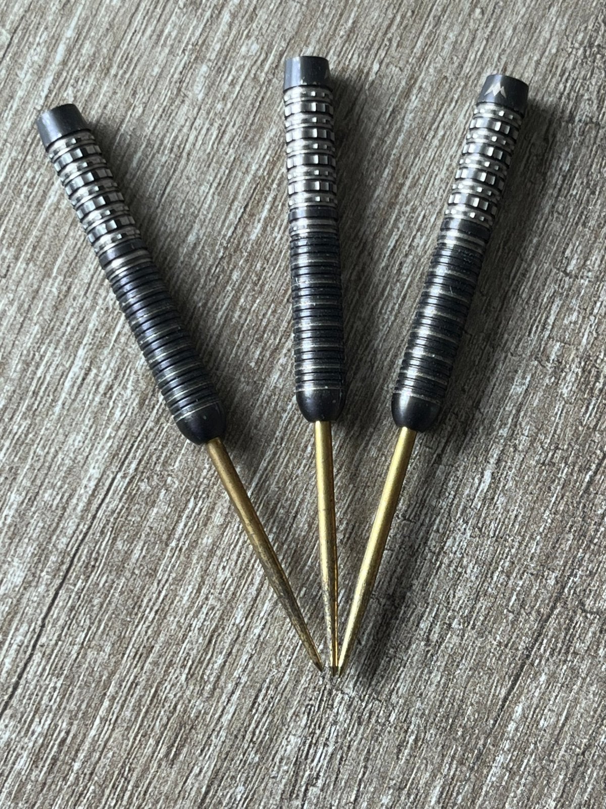 Mission kuro. 26 gram, Sport en Fitness, Darts, Ophalen of Verzenden, Zo goed als nieuw, Pijlen