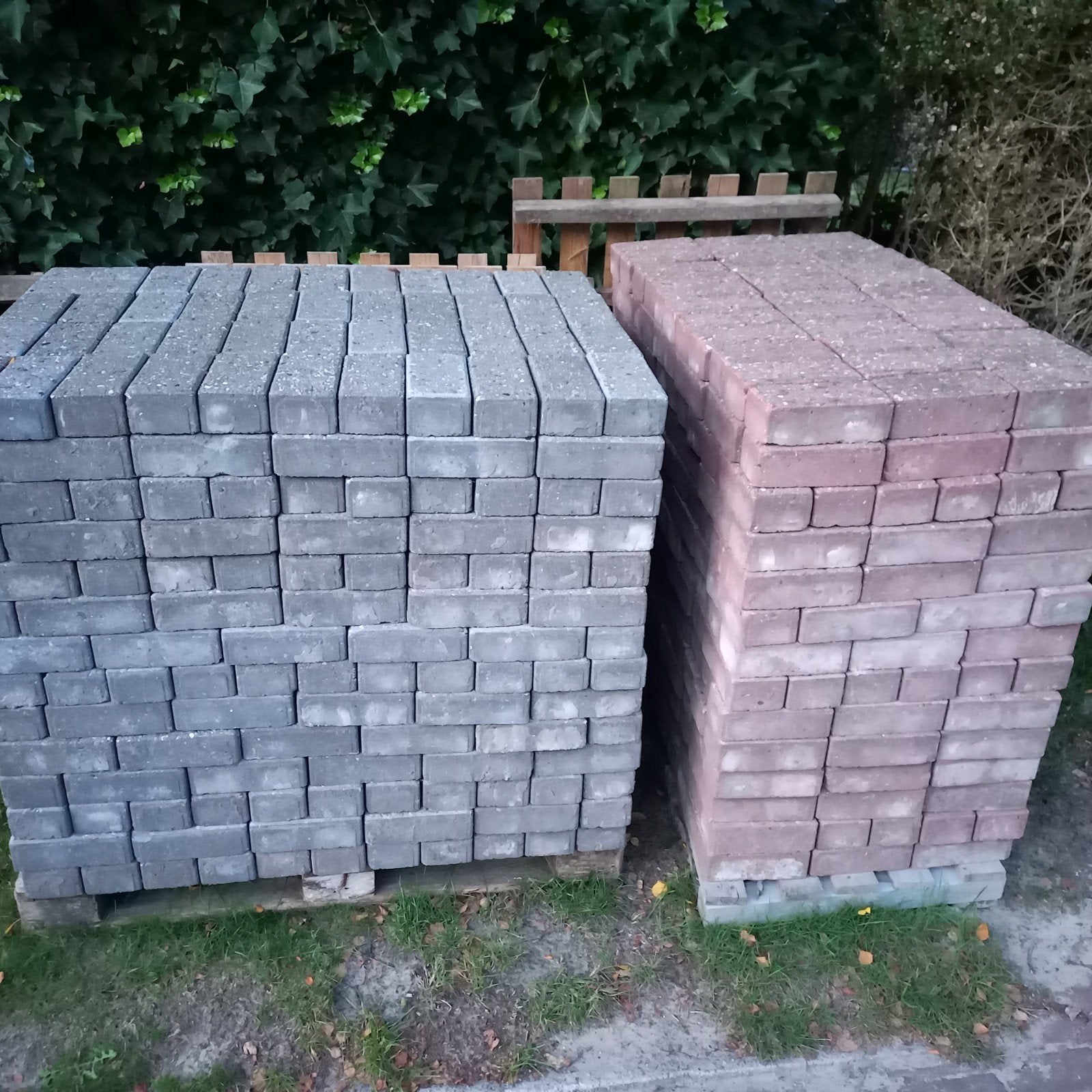 Gebruikte betonklinkers - grijs en rood, Ophalen, Gebruikt, Klinkers, 10 m² of meer