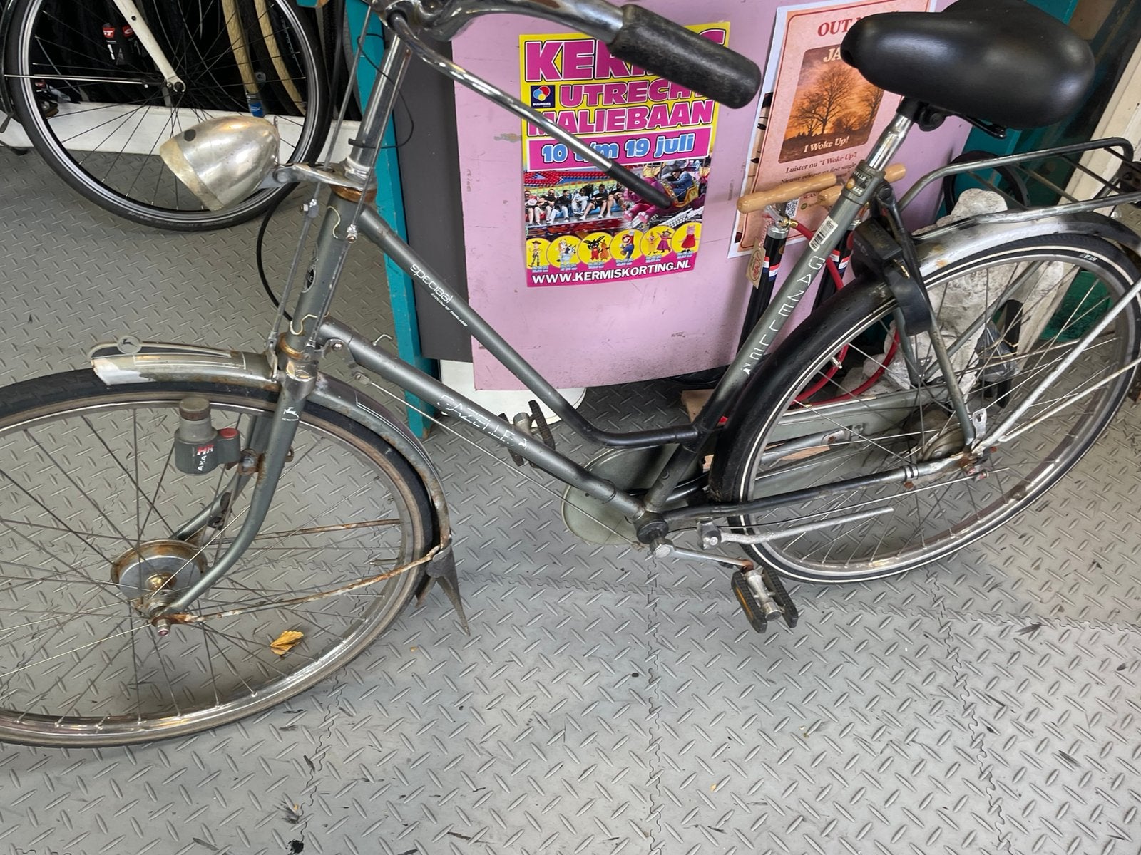 Gazelle fiets 3 versnellingen 28 inch rijd en remt goed, Fietsen en Brommers, Minder dan 10 versnellingen, Ophalen of Verzenden