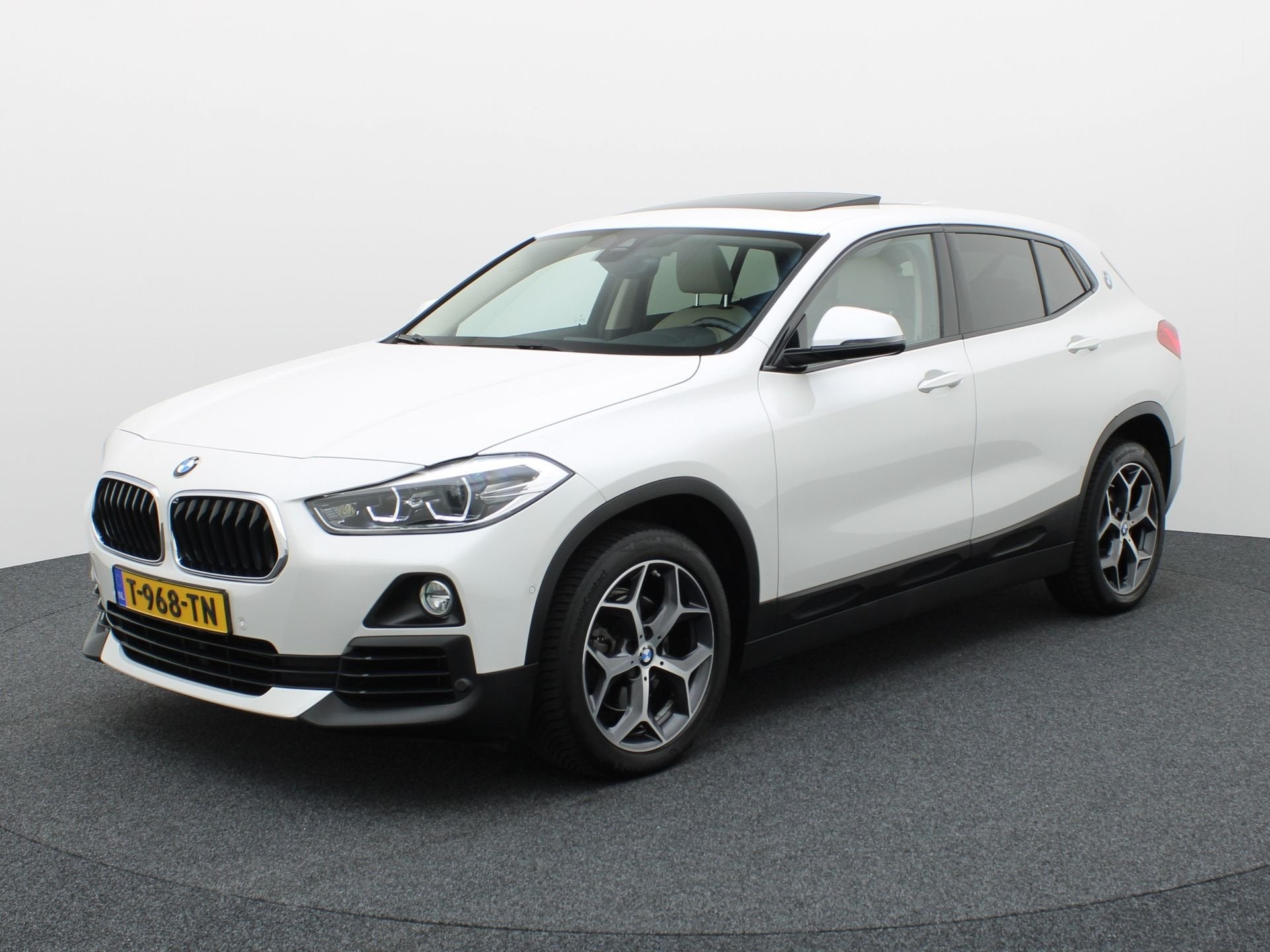 BMW X2 sDrive18i High Executive | Pano | Keyless | Memory Se, Auto's, 12 maanden, Wit, Leder, 3 cilinders