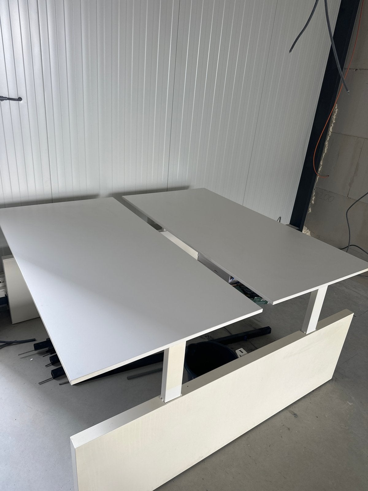Verstelbaar Duo bureau-scherming - 8 zit plaatsen 4 tafels, Ophalen, Gebruikt, Spaanplaat of MDF, In hoogte verstelbaar