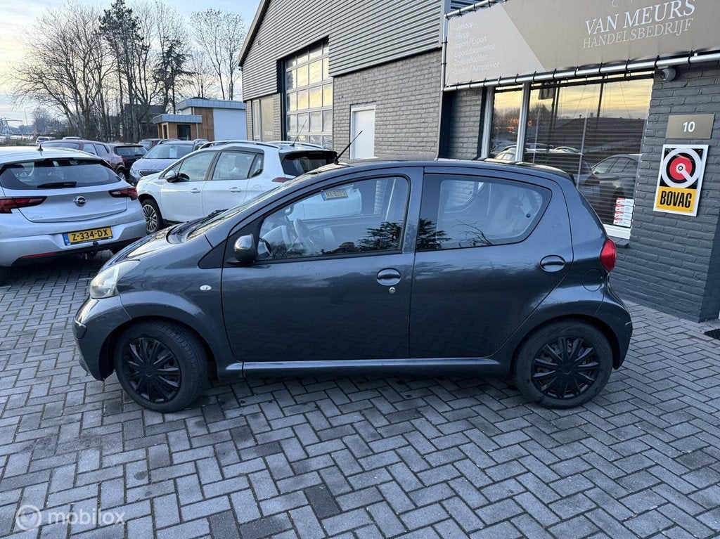 Toyota Aygo 1.0-12V +, 5 deurs, apk 05-2027, Auto's, Toyota, Voorwielaandrijving, Stof, Gebruikt, Zwart