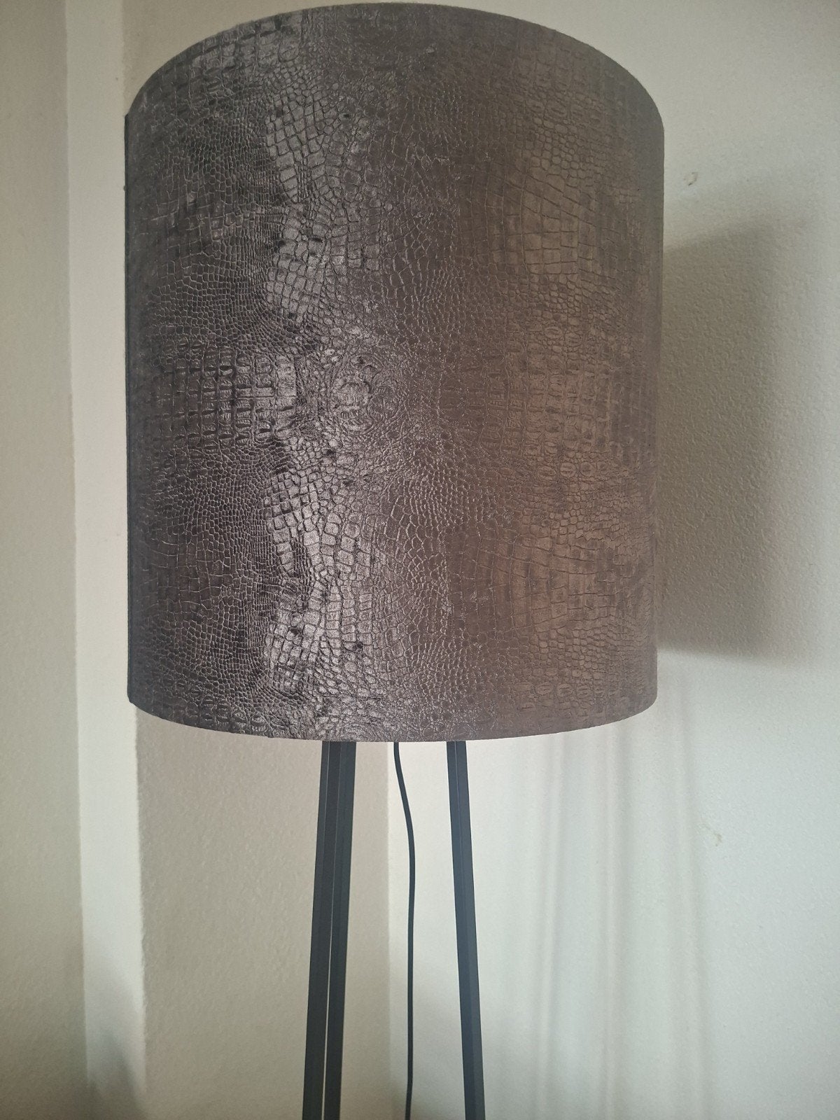 Luxe lampenkap met croco/reptielstructuur, Huis en Inrichting, Lampen | Lampenkappen, Rond, Ophalen of Verzenden, Zo goed als nieuw