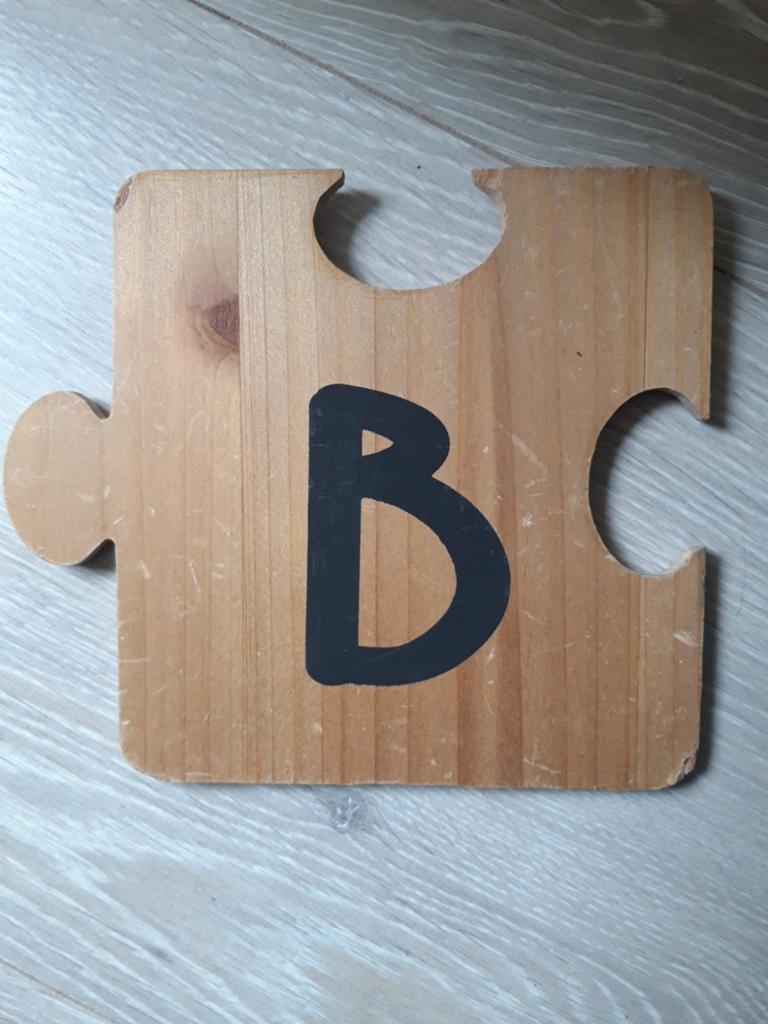 Houten en metalen letters B en C., Kinderen en Baby's, Ophalen of Verzenden, Gebruikt, Puzzelen