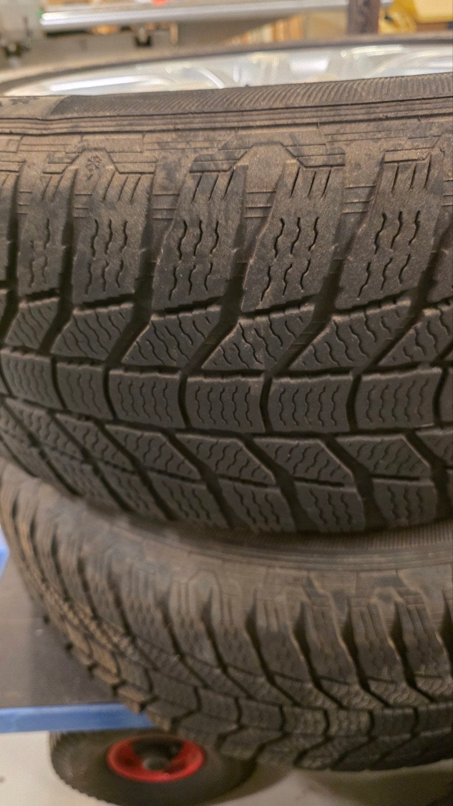 Winterbanden met velgen 235/60 R18, 18 inch, Gebruikt, Banden en Velgen, 235 mm