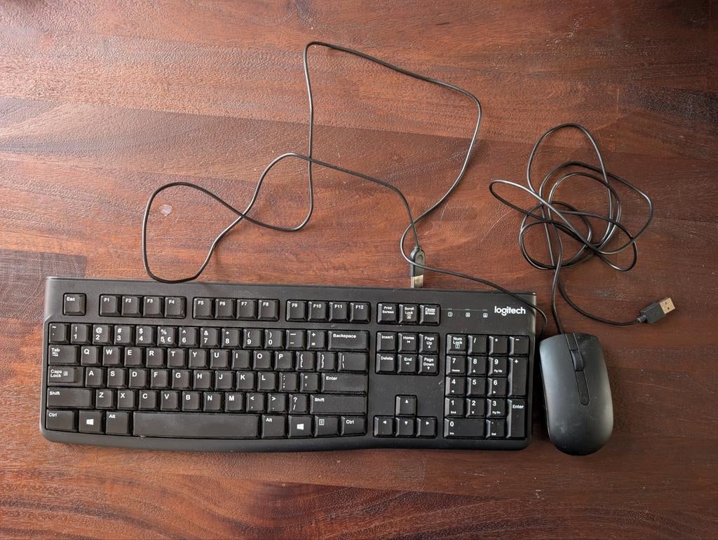 Logitech Toetsenbord en Dell Computermuis Set, Gebruikt, Toetsenbord en muis-set, Ophalen of Verzenden, Qwerty