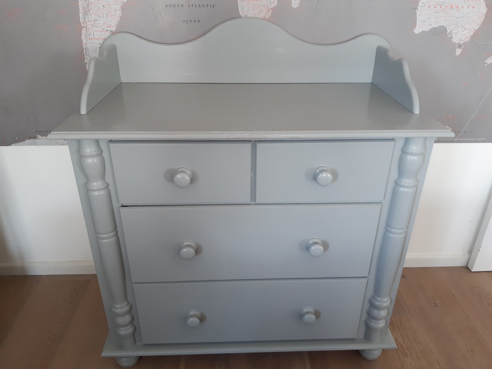 Stevige grenen commode - grijs geschilderd, Ophalen, Gebruikt, 50 tot 70 cm, 100 cm of meer