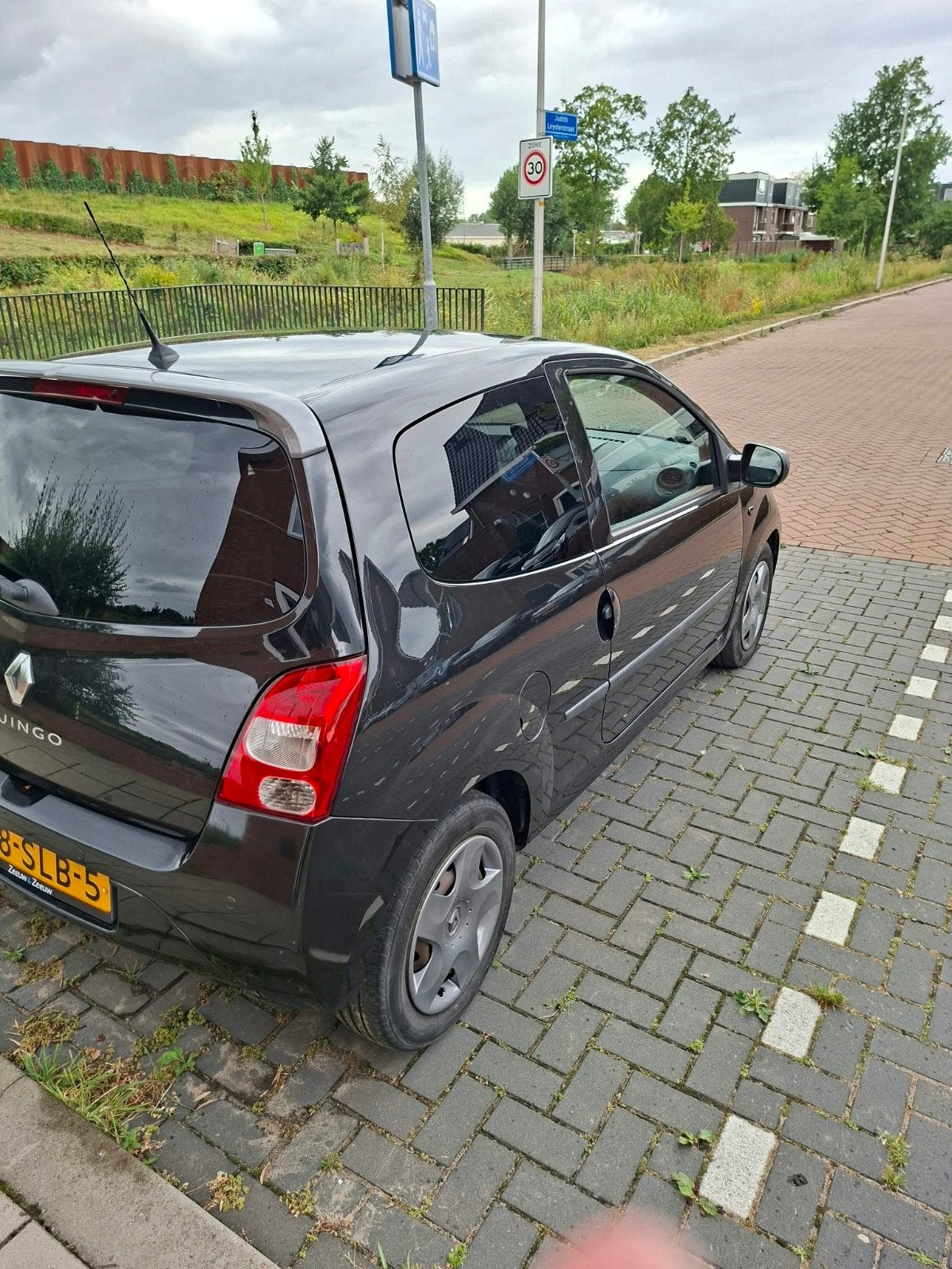 Renault Twingo 1.2 16V 2011 Zwart, 839 kg, Twingo, 74 pk, 4 cilinders