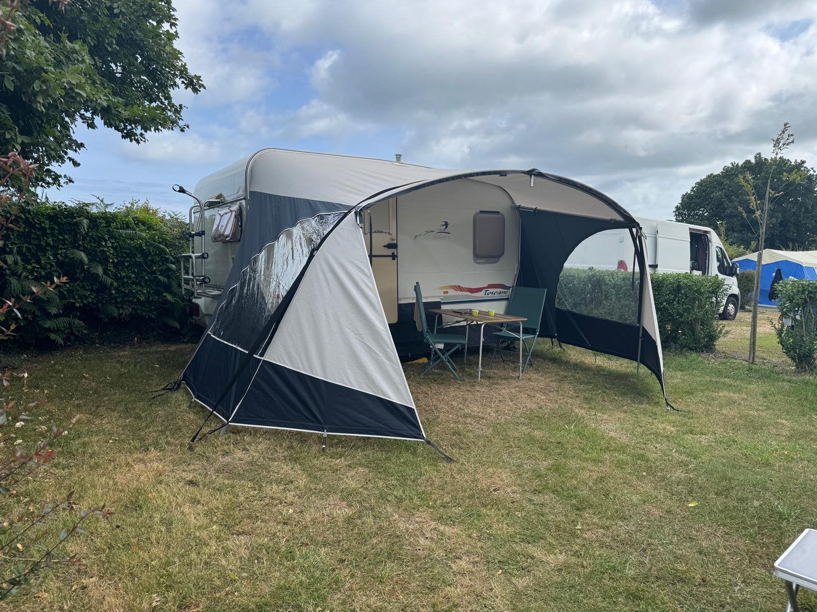 Caravan: Mooie nette en complete Swift Toscane 410 caravan, Ophalen, Gebruikt, Tot en met 4