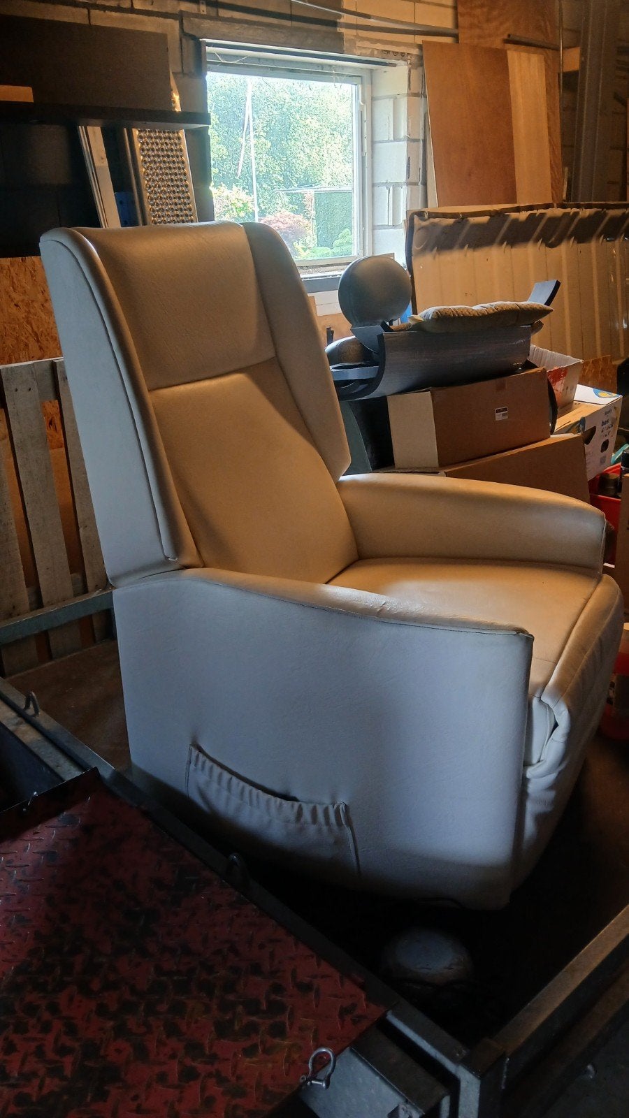 Elektrische wit leren stoel, lange mensen, xl, Huis en Inrichting, Fauteuils, Ophalen of Verzenden, 75 tot 100 cm, Leer, 50 tot 75 cm