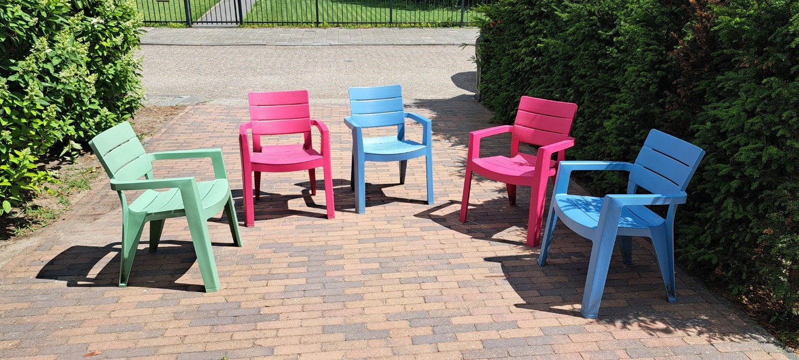 Allibert tuinstoelen (5 stuks) - Stapelbaar en kleurrijk, Tuin en Terras, Tuinstoelen, Ophalen, Gebruikt, Kunststof, Stapelbaar