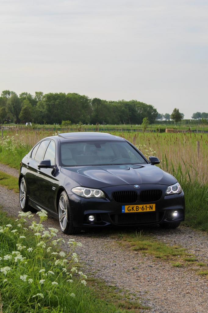BMW 550i M-Sport V8 449pk vol opties - Nieuwe motor, Auto's, Automaat, Euro 5, Achterwielaandrijving, Leder