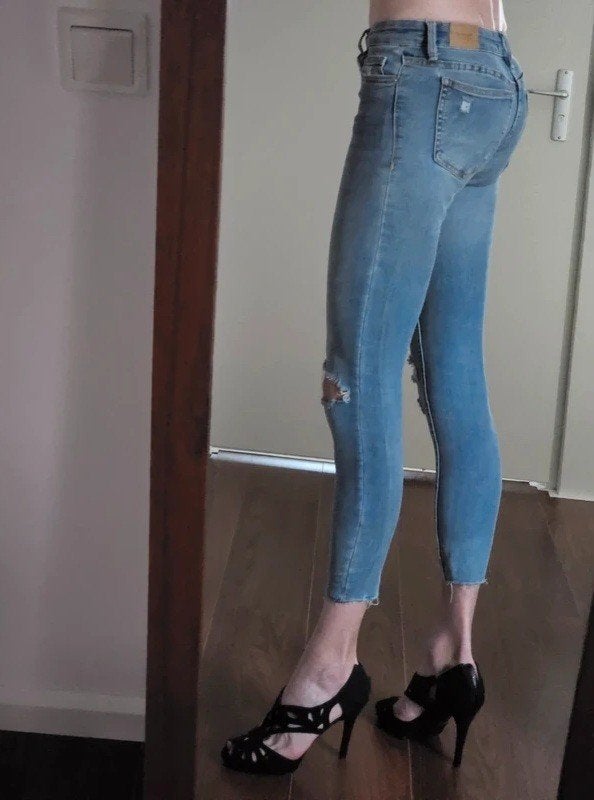 Bershka low rise skinny jeans maat 34 xs, Bershka, Zo goed als nieuw, W27 (confectie 34) of kleiner, Verzenden