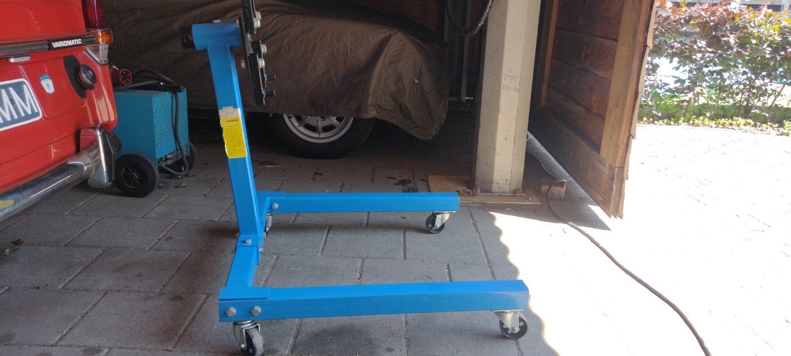 Blauwe motorbok op wielen - Handig voor motorreparatie, Auto diversen, Autogereedschap, Ophalen of Verzenden, Gebruikt
