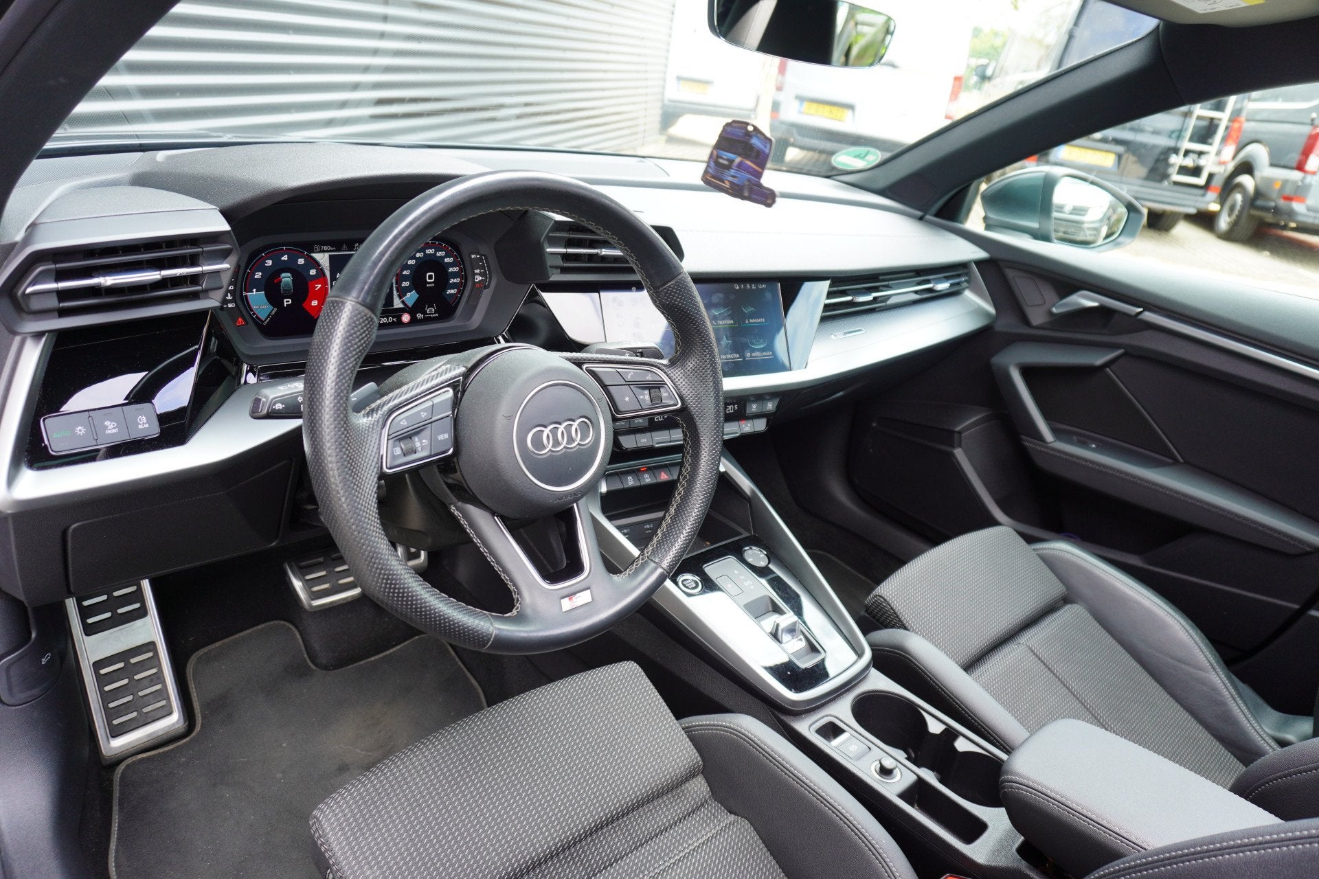 Audi A3 Sportback 30 TFSI S edition ACC Apple Carplay Schuif, Gebruikt, Leder en Stof, 23 km/l, Origineel Nederlands