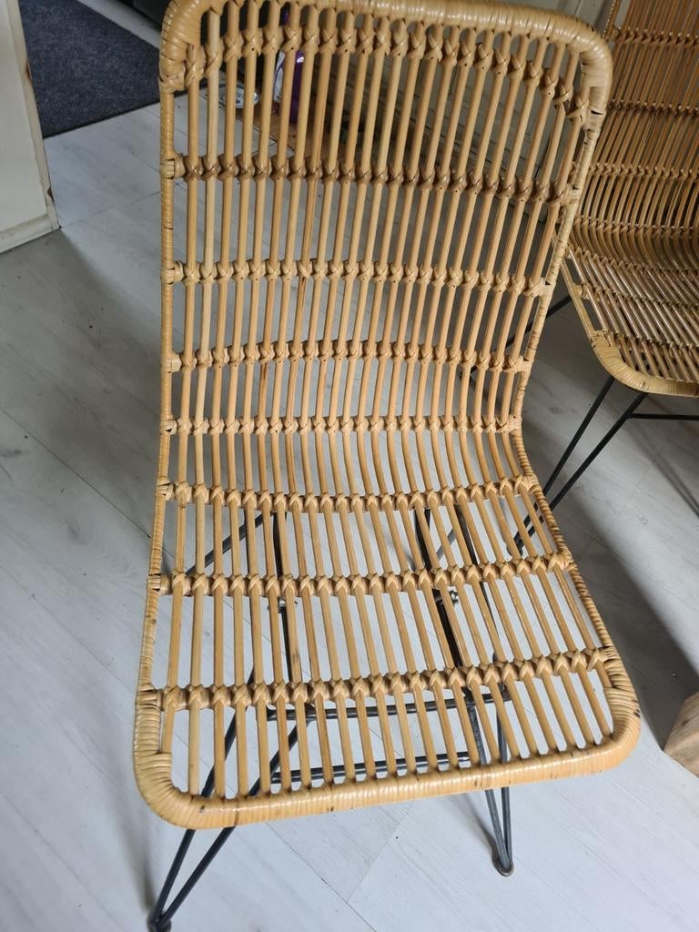 Rotan stoelen met metalen onderstel, Huis en Inrichting, Stoelen, Ophalen of Verzenden, Bruin