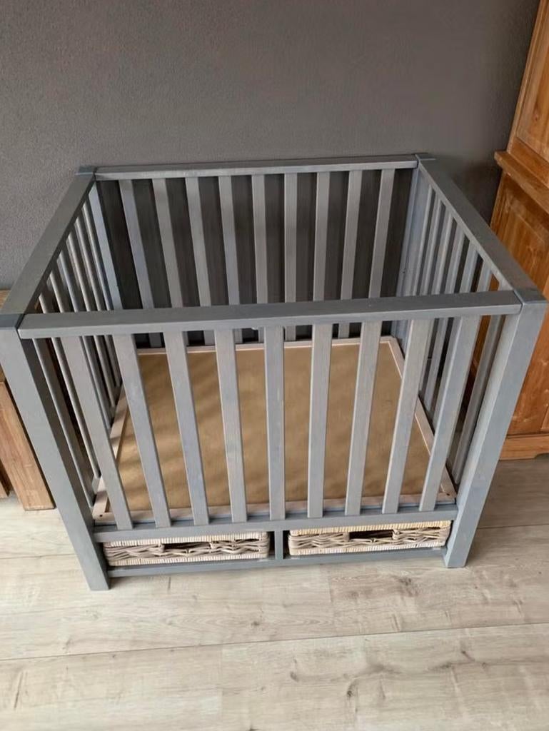 Box Casper grey wash met 2 rieten opbergmandjes, Ophalen, Gebruikt, Rechthoekig, In hoogte verstelbaar