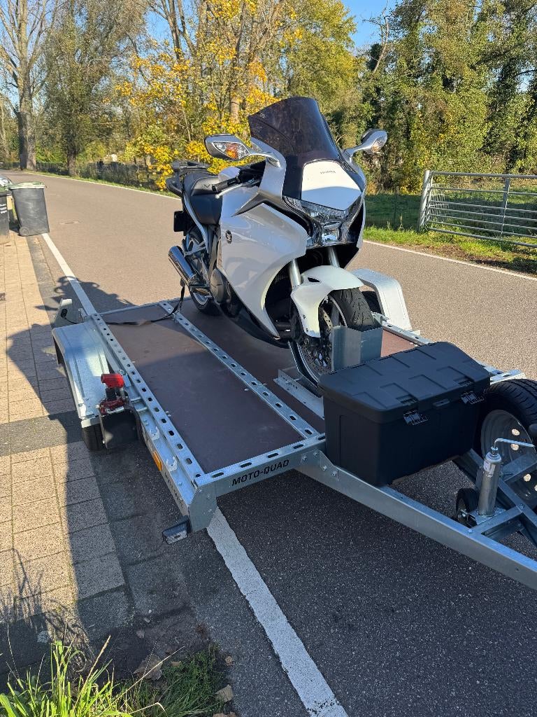 Te huur zinkbare motortrailer, Ophalen, Zo goed als nieuw