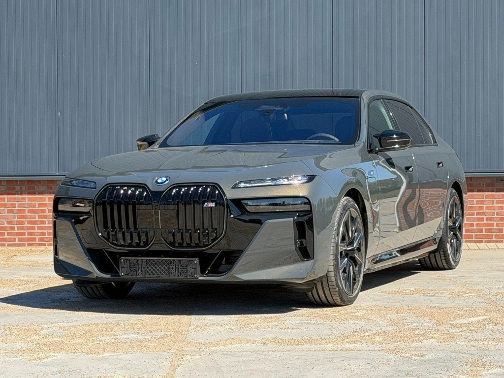 Bmw 7-SERIE M760e xDrive M-Sport Skylounge  Bowers & Wilkins, Auto's, Automaat, Gebruikt, Vierwielaandrijving, 2998 cc