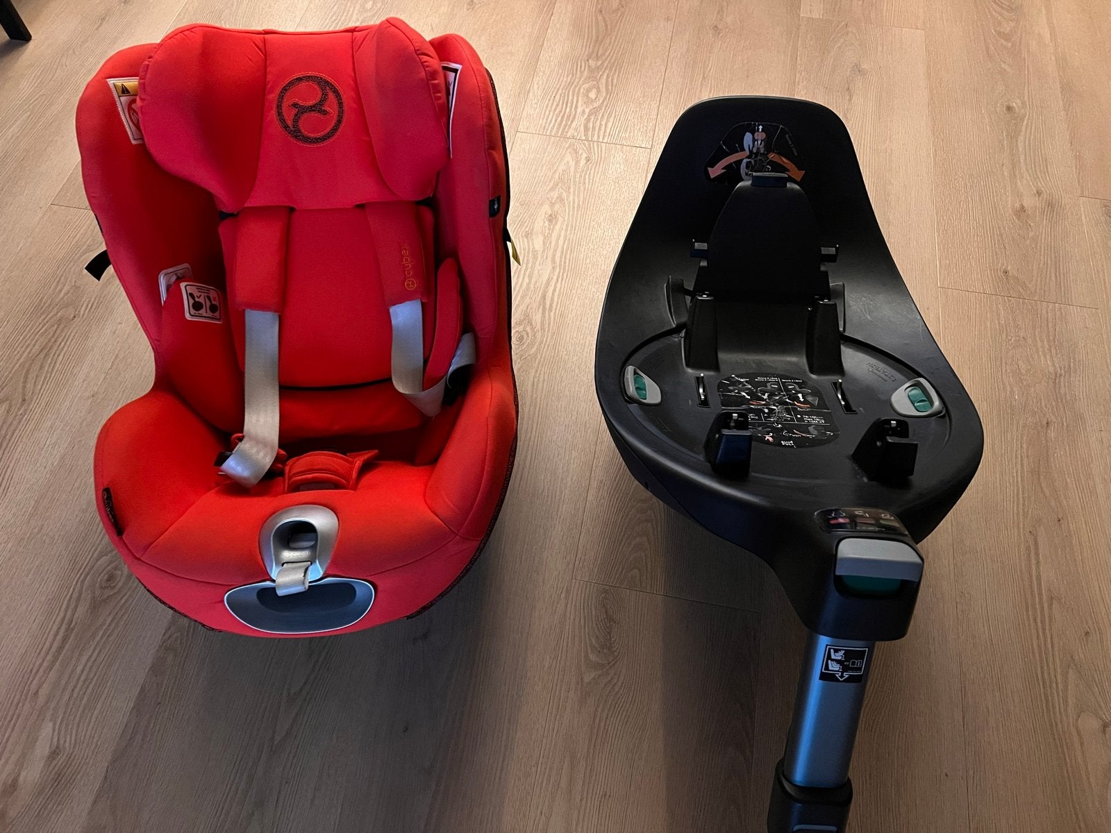 Cybex Sirona Z-Size autostoel met Z-Base - Rood, Gebruikt, 0 t/m 18 kg, Verstelbare rugleuning, Isofix