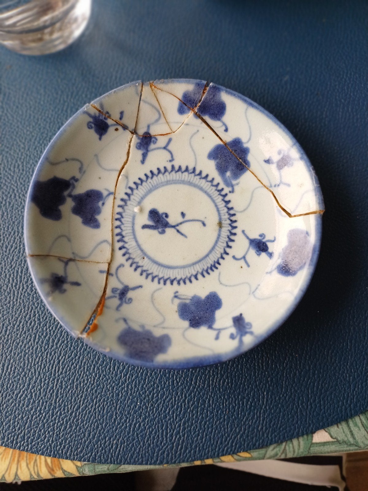 gebroken chinees bl wit schoteltje 15 cm, Antiek en Kunst, Ophalen of Verzenden