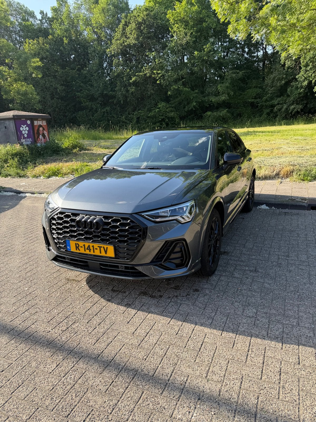Audi Q3 35 Tfsi 150pk S Tronic 2021 Grijs, Auto's, Audi, 4 cilinders, 1505 kg, 84 €/maand, 750 kg