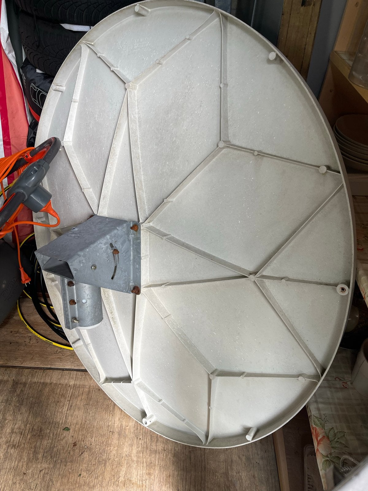 Channelmaster offset satelliet schotel 120x130cm, Ophalen, Zo goed als nieuw, (Schotel)antenne, Overige merken