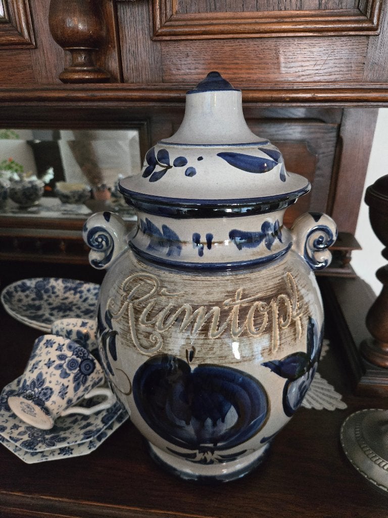 Delfs blauwe pot, Ophalen