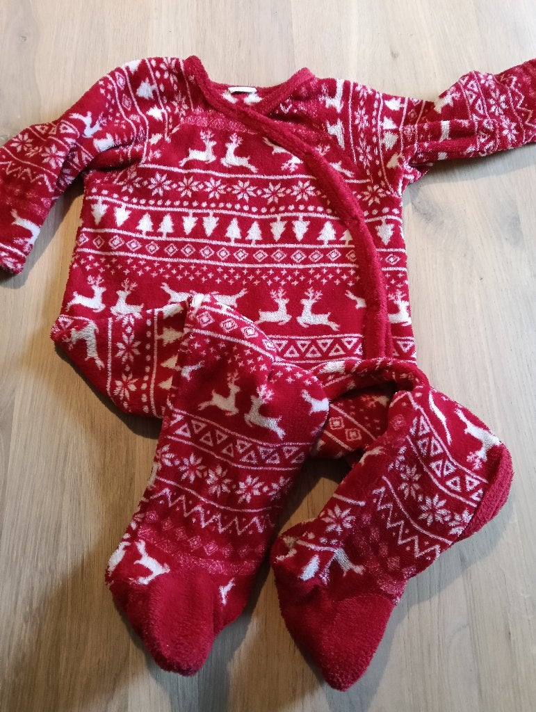 Pyjama, rood met wit patroon – 18-24 maanden, Kinderen en Baby's, Kinderkleding | Maat 92, Ophalen of Verzenden, Nieuw, Jongen of Meisje