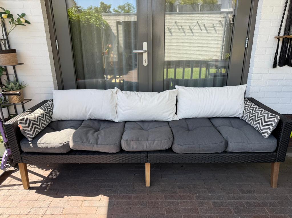 Mooie 4 persoons bank degelijke kussens 218 x 67 x 60 cm., Ophalen, 4 zitplaatsen, Kunststof, Gebruikt