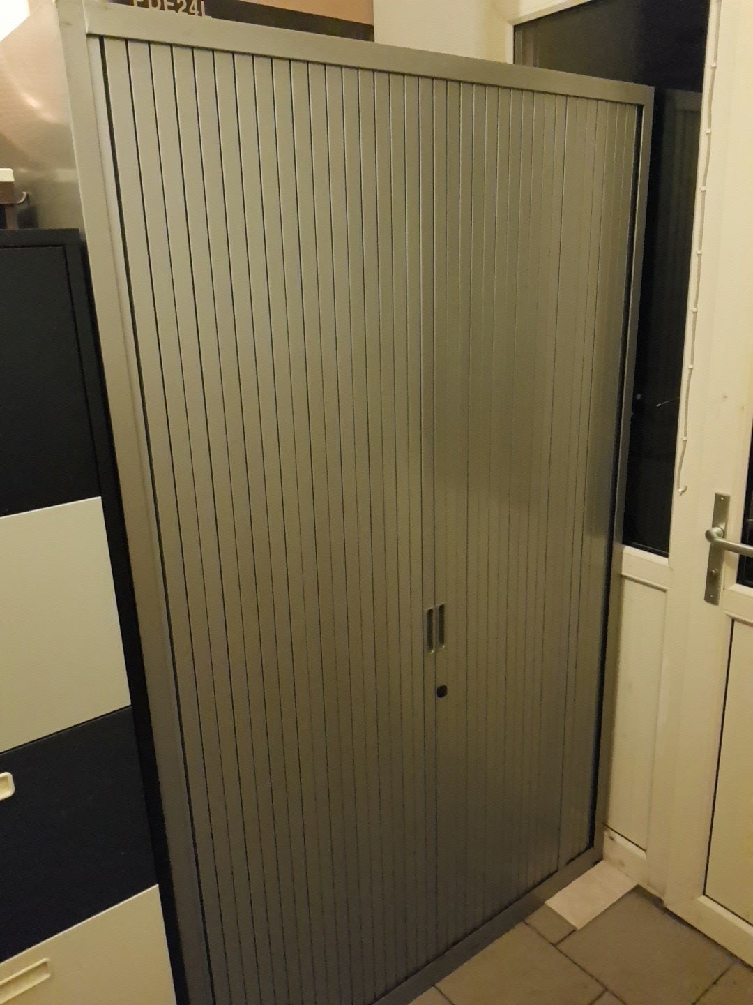 Metalen roldeurkast met slot, grijs, 190x130x50 cm, Huis en Inrichting, Gebruikt, 100 tot 150 cm, Modern kantoor, Ophalen of Verzenden