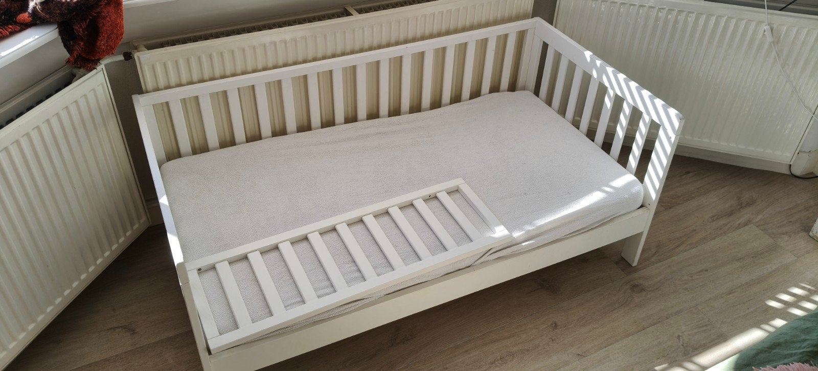 Petit Amélie peuterbed/kinderbed met matras en hoes, Huis en Inrichting, Ophalen, Gebruikt, Wit, 190 cm of minder