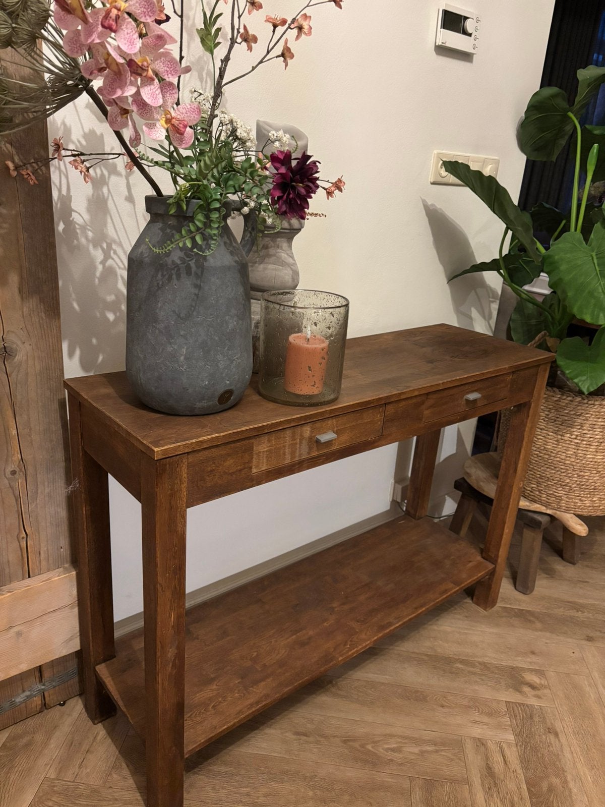 Mooie sidetable met 2 lades, Ophalen, 100 tot 150 cm, Zo goed als nieuw, Grenenhout
