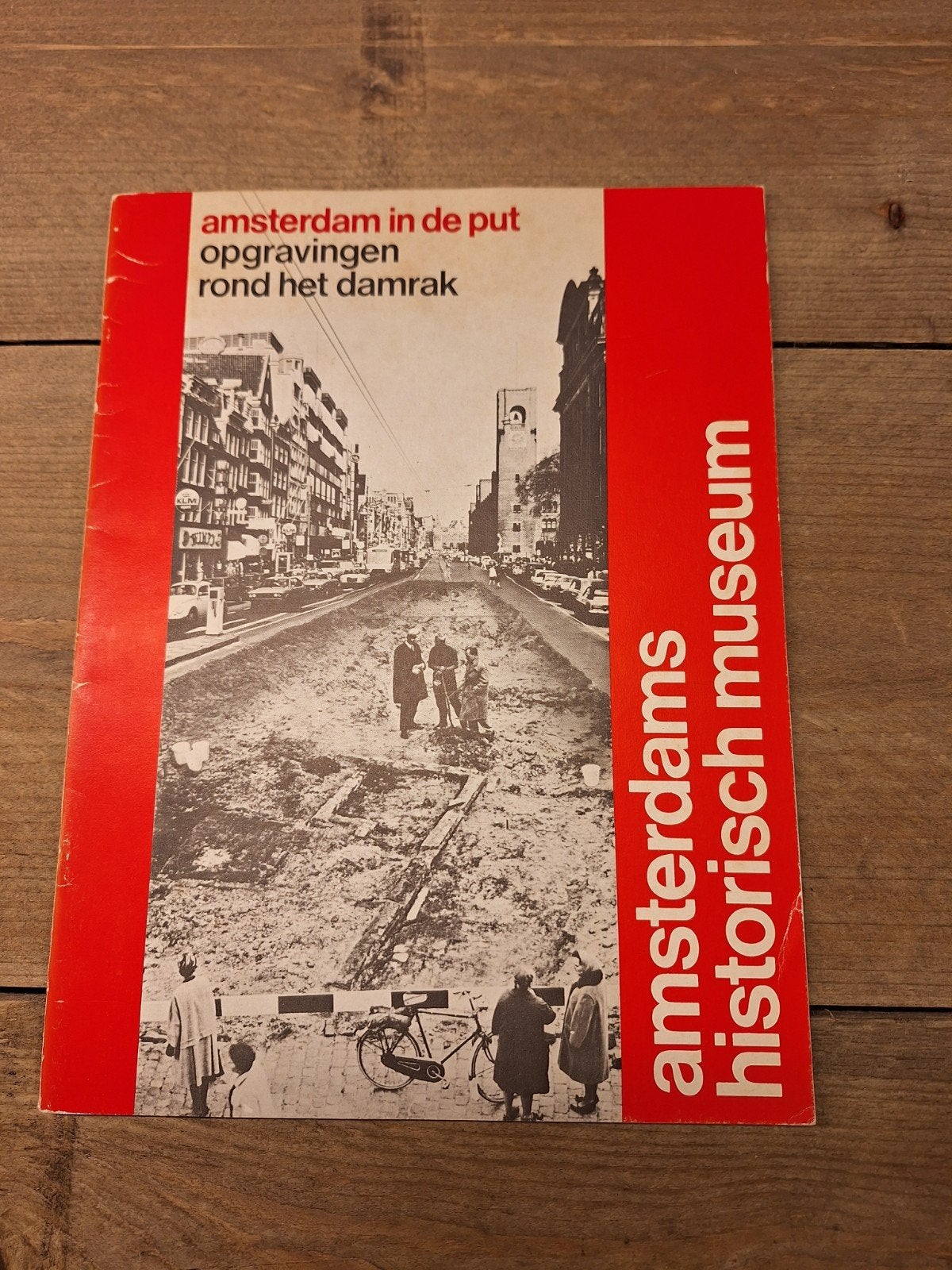 Amsterdam in de put - Opgravingen rond het Damrak, Boeken, Ophalen of Verzenden, 20e eeuw of later, Gelezen, Amsterdams Historisch Museum