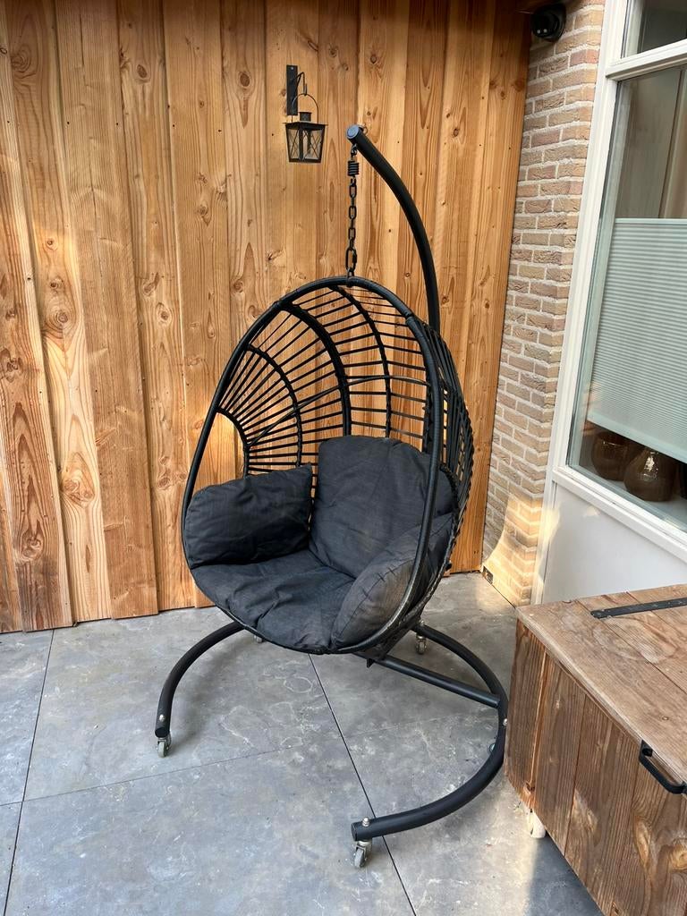 Hangstoel met standaard, Ophalen, Zo goed als nieuw