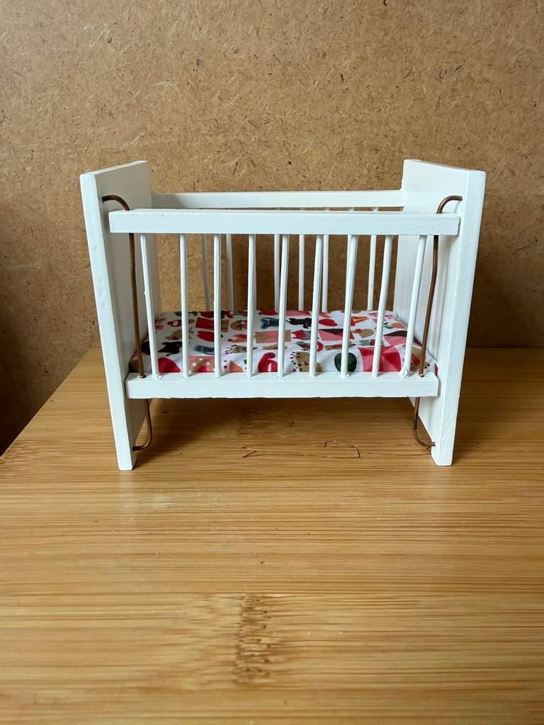 Ledikant - hxbxd 9.5x6.9x11.1cm - hout, Ophalen of Verzenden, Zo goed als nieuw, Poppenhuis