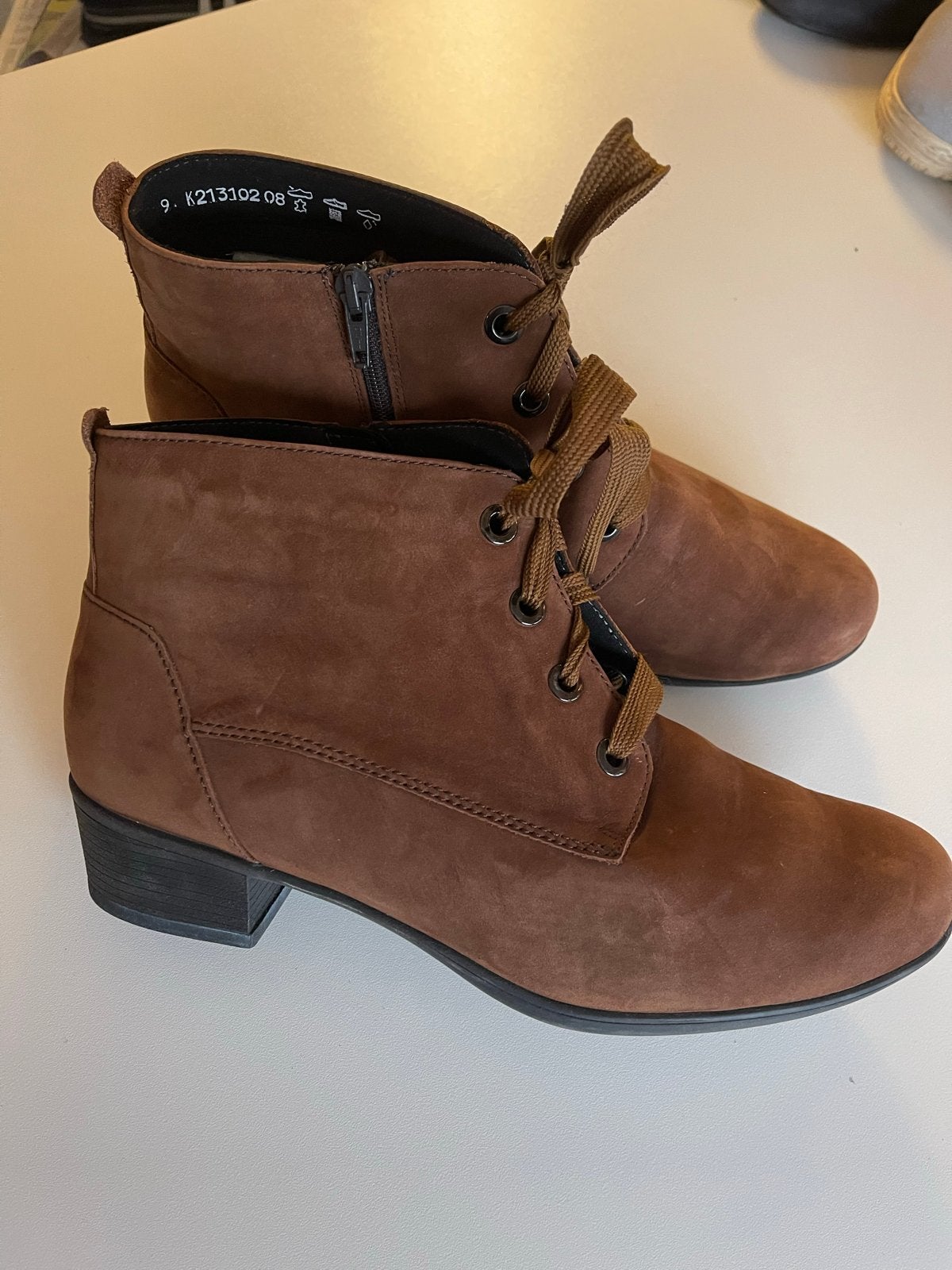 Solidus Suède Laarsjes - Bambi Bruin - Maat 43, Kleding | Dames, Bruin, Lage of Enkellaarzen, Ophalen of Verzenden, Zo goed als nieuw