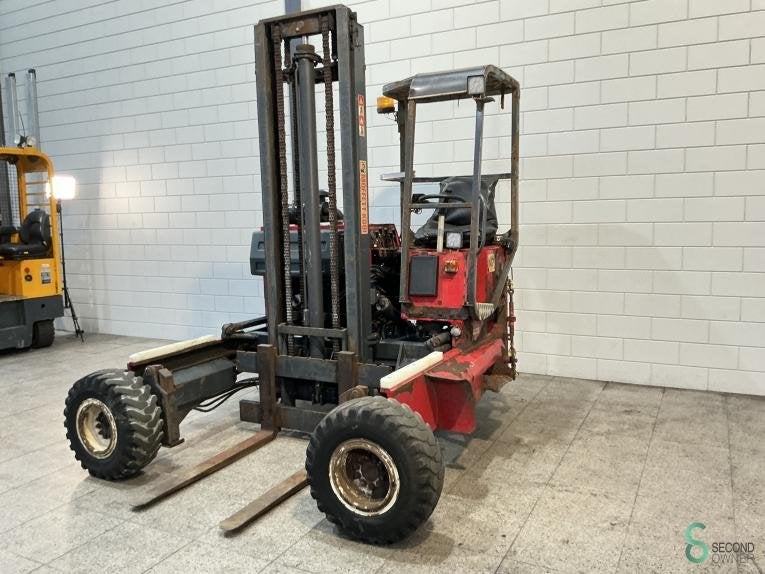 Heftrucks Diesel Moffett M7 30.4W 2004 4 Weg, Zakelijke goederen, Machines en Bouw | Heftrucks en Intern transport, 3000 tot 4000 kg