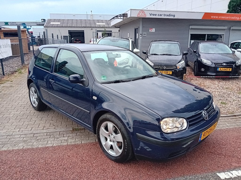 Volkswagen Golf 1.4 55KW 2000 Blauw SLECHTS 142 DKM!!, Auto's, Volkswagen, Voorwielaandrijving, 1037 kg, Zwart, 4 cilinders