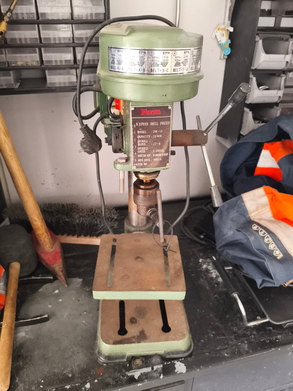Tafelkolomboormachine, Ophalen