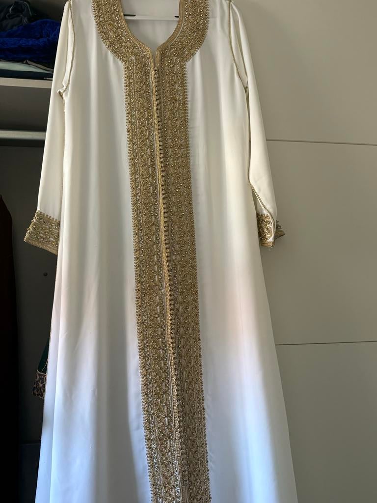 Mooie witte caftan met goud borduurwerk, Ophalen of Verzenden, Zo goed als nieuw, Wit, Overige typen