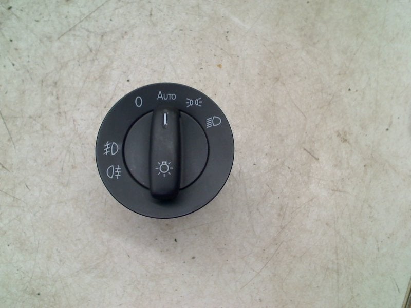 Lichtschakelaar Volkswagen Golf VI (5K1) 2012 1K0941431BM, Gebruikt, Volkswagen, Volkswagen AG, Kundenbetreuung@volkswagen.de