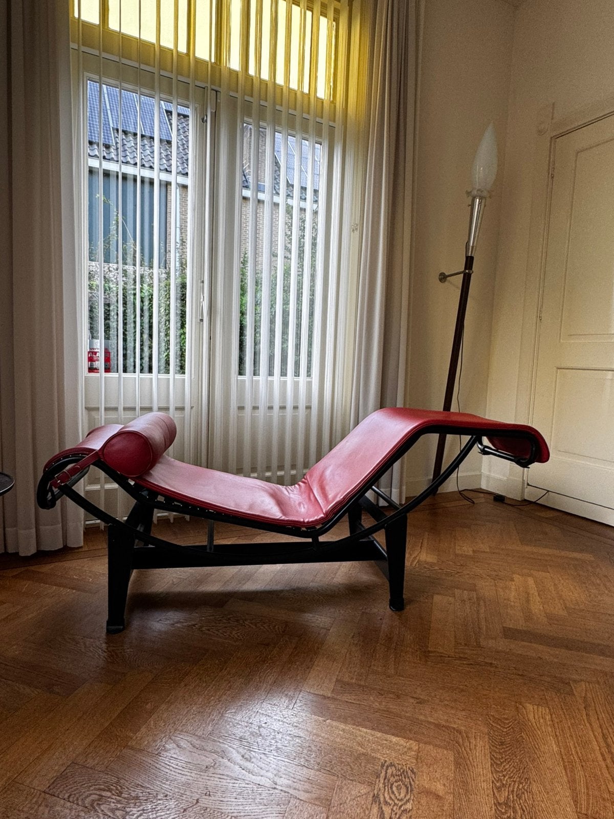 Le Corbusier, Charlotte Perriand Lc4 Cassina, Ophalen of Verzenden, Rood, Gesigneerd, 69 cm