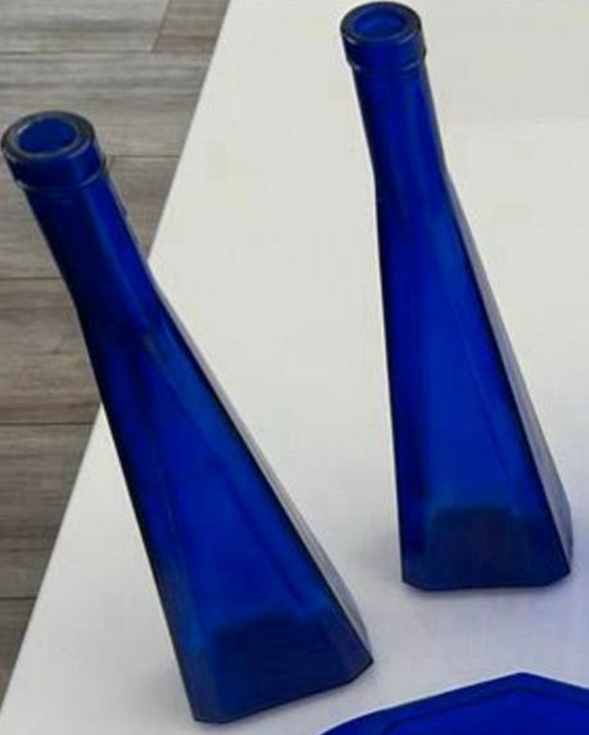 2x Kobaltblauwe Glazen Flessen - Decoratief, Ophalen of Verzenden, Zo goed als nieuw, Blauw, Glas