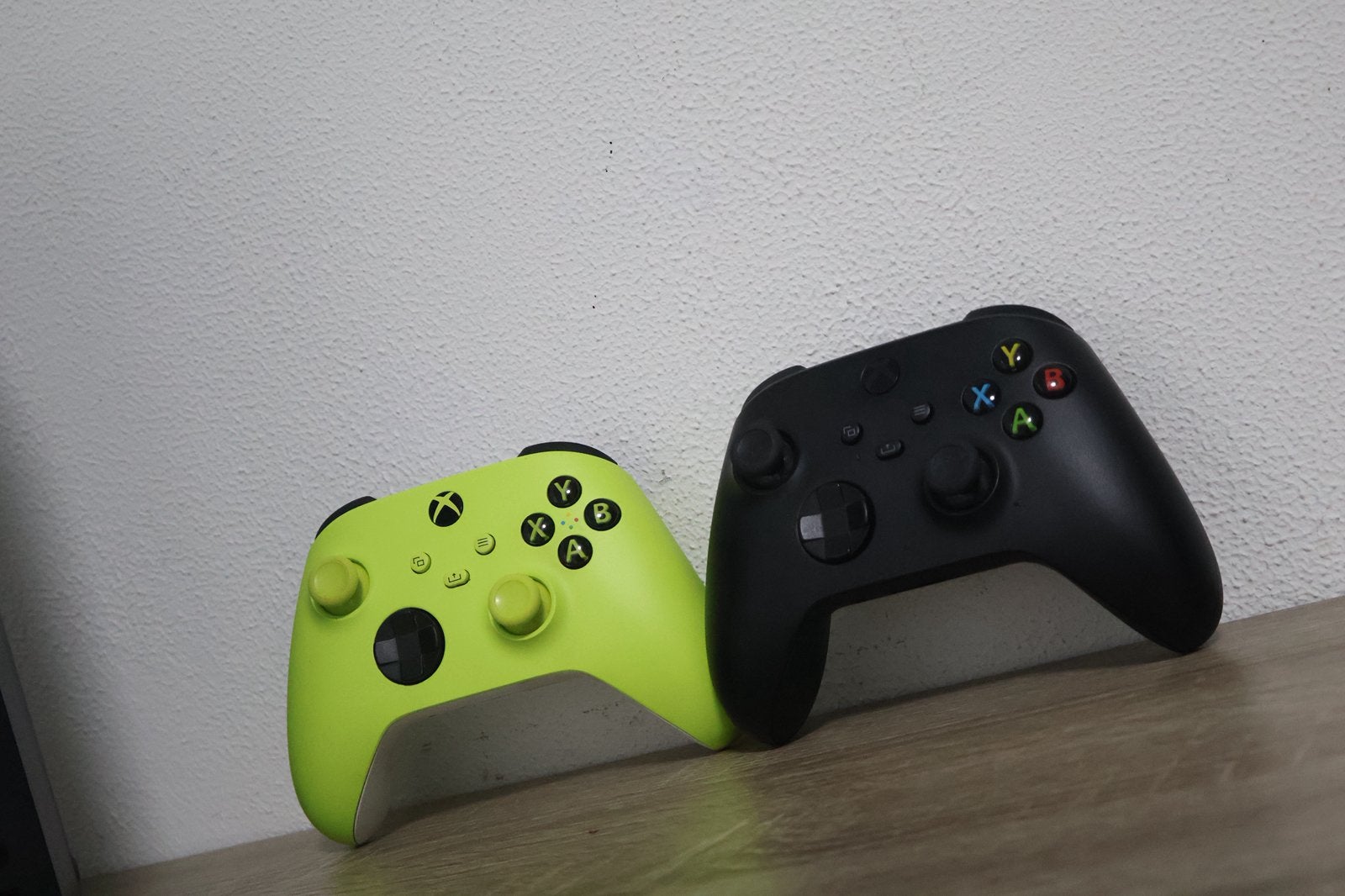 Foto 5 van Xbox Series X 1TB 8K + 2 Controller’s + 8 Spellen